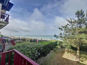Maison Mitoyenne en Front de Mer avec Jardin, Centre de Jullouville, Accès Direct Plage - FR-1-361-472